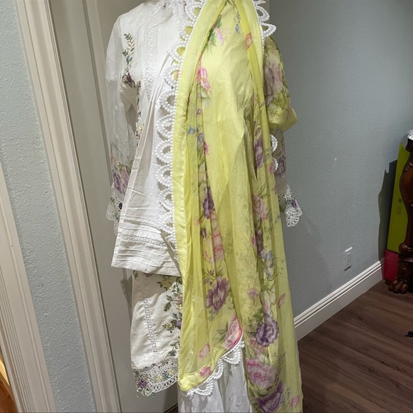 Pakistani branded dress - Picture 12 of 13